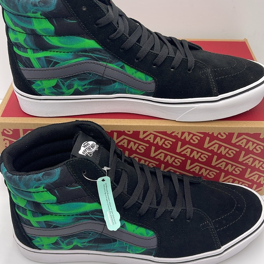 Vans WMNS Comfycush Sk8-After Dark Black/Green
VN0A7TNOYJ7
Sneakers - Picture 3 of 16
